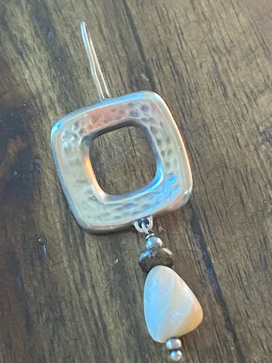 Silpada SINGLE Earring W1518 Square Drop Earring with Mother of Pearl - Picture 2 of 5